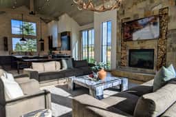 Luxury Moutain Retreat w/hot tub!