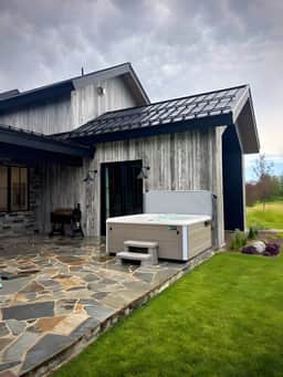 Luxury Moutain Retreat w/hot tub!
